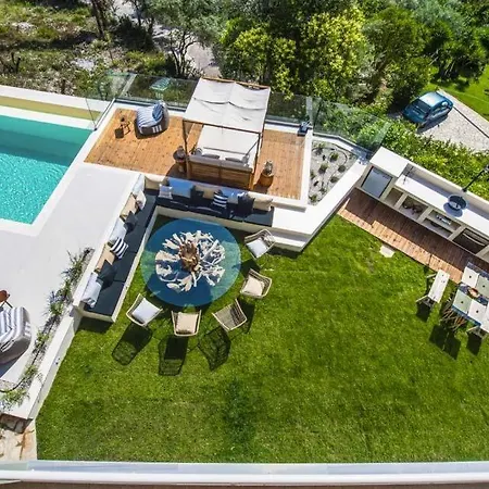 Lygia Sleeps 10 With Pool Air Con And Wifi Ligia