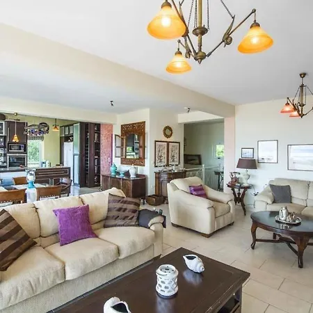 Villa Lygia Sleeps 10 With Pool Air Con And Wifi *