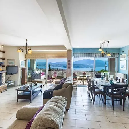 Lygia Sleeps 10 With Pool Air Con And Wifi Lygia (Lefkada)